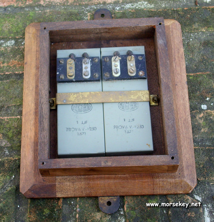 Underwater telegraph key